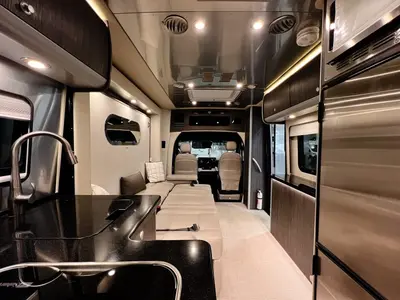 2022 Airstream Atlas photo 4