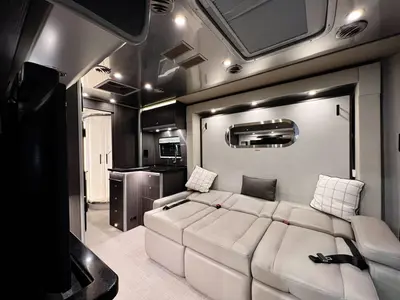 2022 Airstream Atlas photo 5