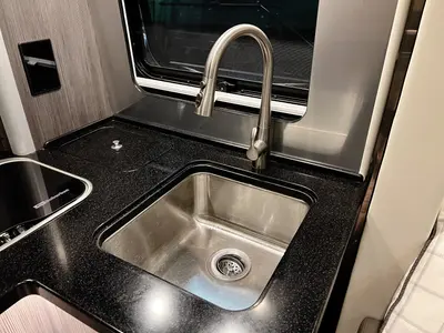 2022 Airstream Atlas photo 9