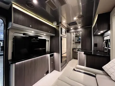 2022 Airstream Atlas photo 7