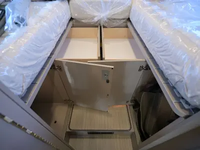 2027 Winnebago Navion photo 25