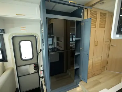2027 Thor Motor Coach Quantum photo 18