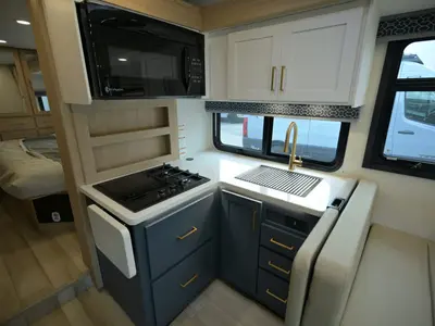 2027 Thor Motor Coach Quantum photo 9