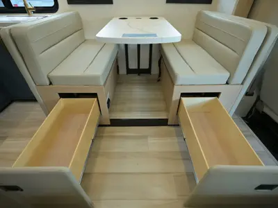 2027 Thor Motor Coach Quantum photo 8