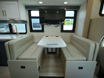 2027 Thor Motor Coach Quantum photo 7