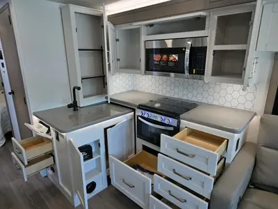 2027 Jayco Precept photo 11