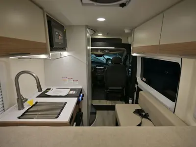 2027 Thor Motor Coach Rize photo 4