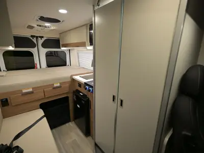 2027 Thor Motor Coach Rize photo 6