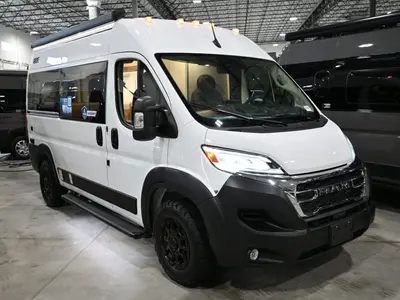 New 2027 Thor Motor Coach Rize 18Z