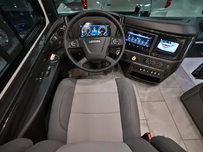 2027 Fleetwood Discovery LXE photo 2