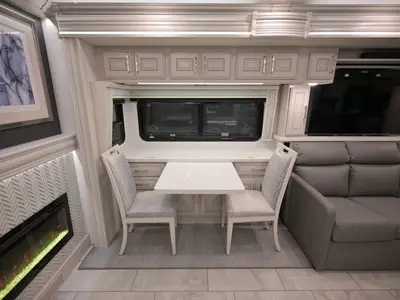 2027 Fleetwood Discovery LXE photo 22