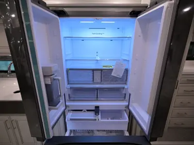 2027 Fleetwood Discovery LXE photo 17