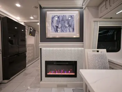 2027 Fleetwood Discovery LXE photo 24