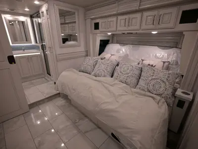 2027 Fleetwood Discovery LXE photo 30