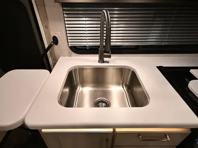 2023 Thor Motor Coach Quantum photo 11