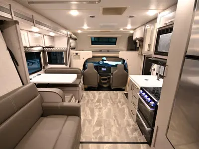2023 Thor Motor Coach Quantum photo 3