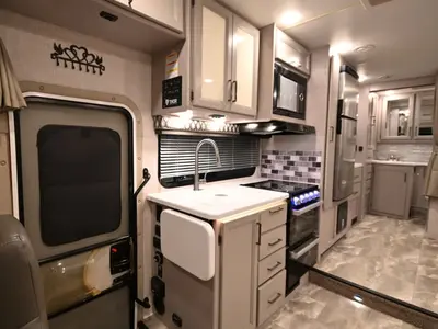 2023 Thor Motor Coach Quantum photo 8