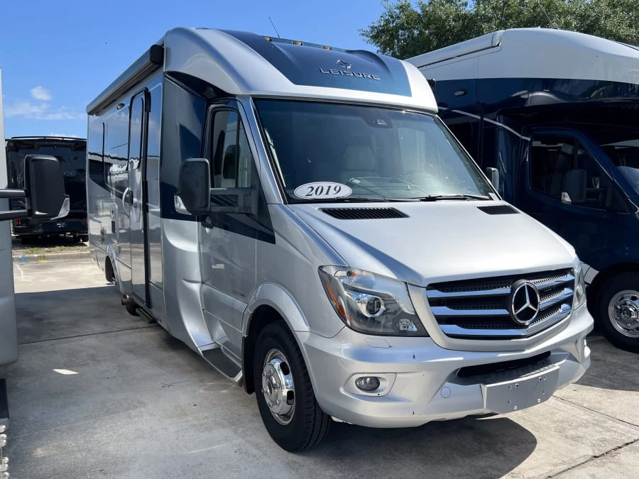 2019 Leisure Travel Unity exterior