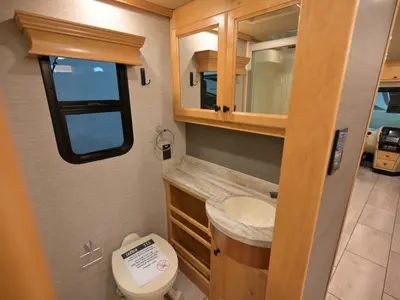 2022 Tiffin Motorhomes Breeze 33BR photo 23