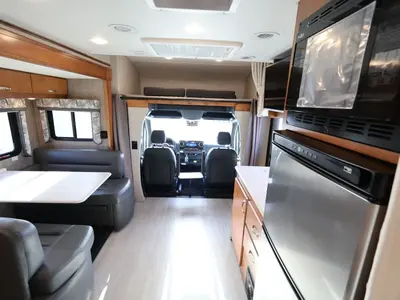 2022 Renegade Villagio photo 3