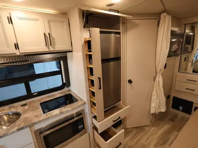 2023 Thor Motor Coach Gemini photo 13