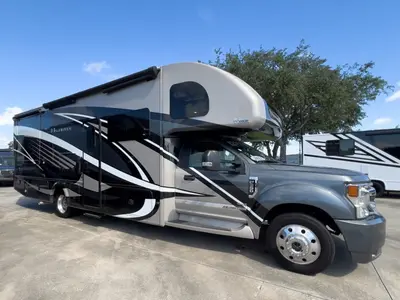 2021 Thor Motor Coach Magnitude photo 23