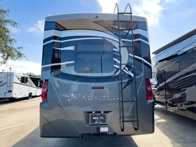 2021 Thor Motor Coach Magnitude photo 29