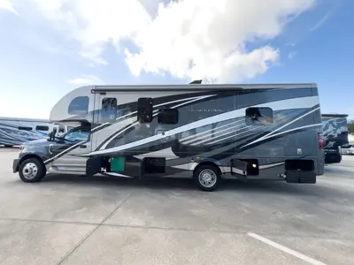 2021 Thor Motor Coach Magnitude photo 22