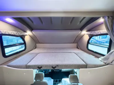 2021 Thor Motor Coach Magnitude photo 4