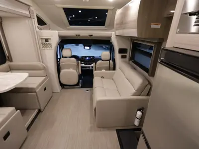 2023 Thor Motor Coach Tiburon photo 3