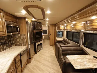 2020 Holiday Rambler Vacationer photo 6