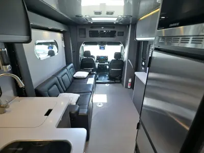 2022 Airstream Atlas photo 3