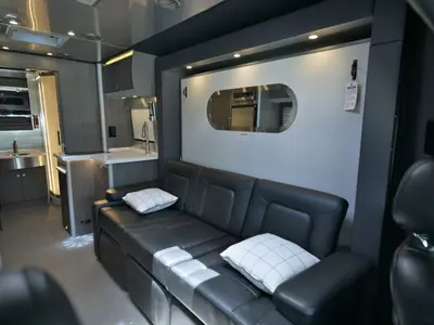 2022 Airstream Atlas photo 5