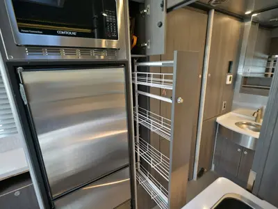 2022 Airstream Atlas photo 19