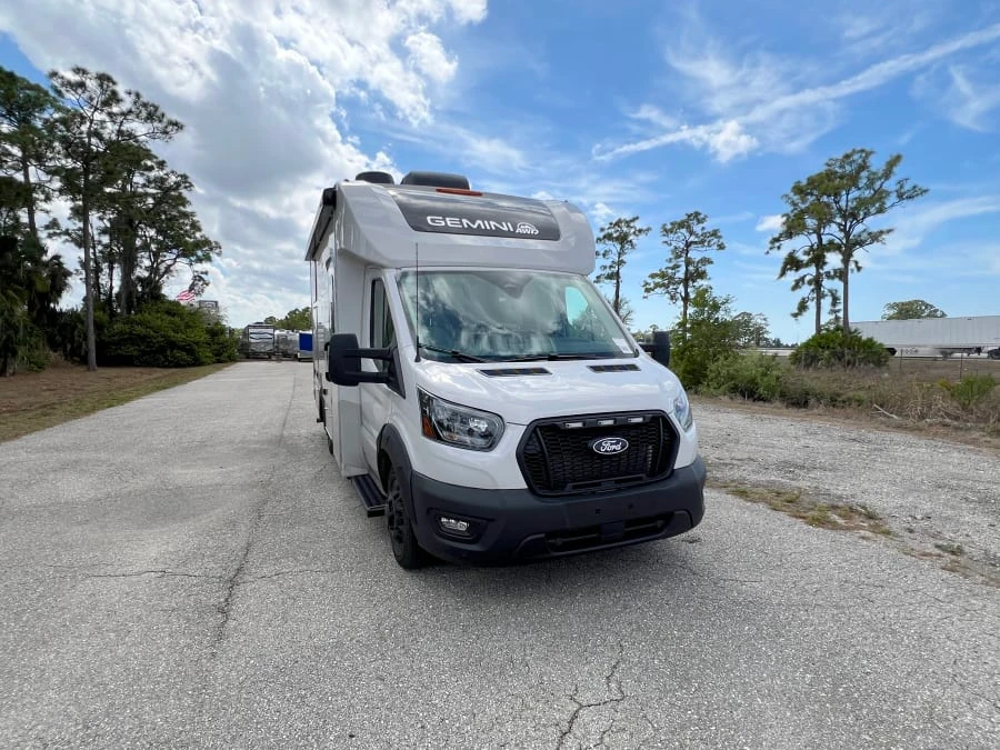 2026 Thor Motor Coach Gemini Trip exterior