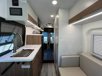 2027 Thor Motor Coach Talavera photo 7