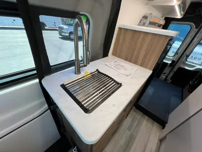 2027 Thor Motor Coach Talavera photo 9