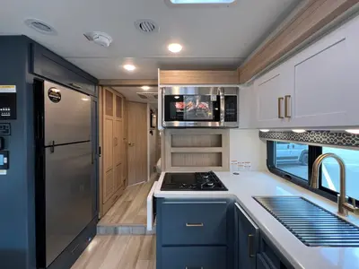 2027 Thor Motor Coach Quantum photo 12