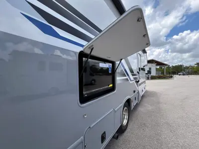 2027 Thor Motor Coach Quantum photo 23