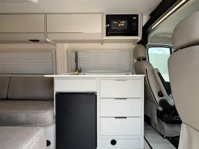 2027 Thor Motor Coach Tellaro photo 13