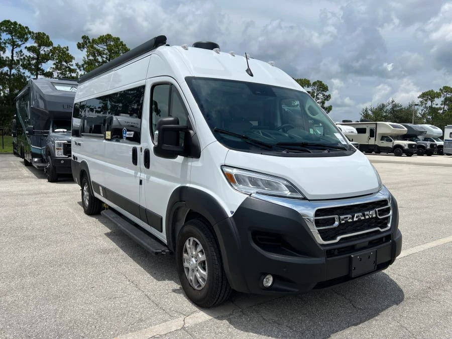 2027 Thor Motor Coach Tellaro exterior