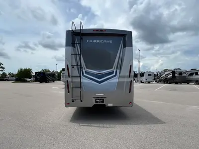 2027 Thor Motor Coach Hurricane photo 29