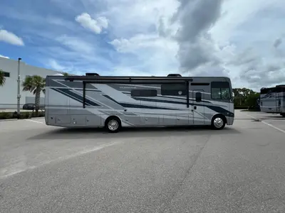 2027 Thor Motor Coach Hurricane photo 25