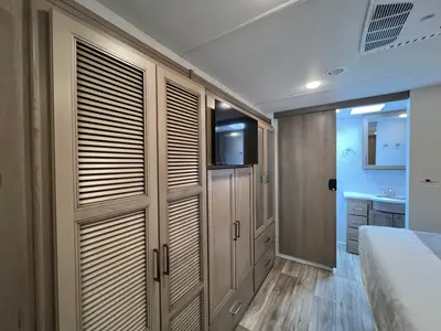 2027 Thor Motor Coach Hurricane photo 20