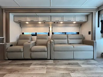 2027 Thor Motor Coach Hurricane photo 14