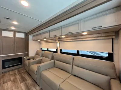 2027 Thor Motor Coach Hurricane photo 13