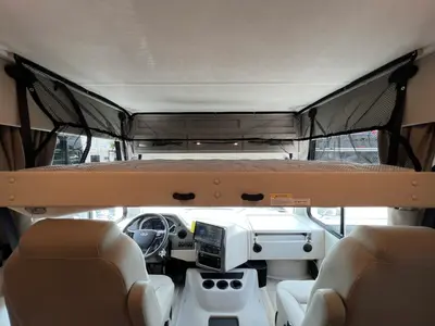 2027 Thor Motor Coach Hurricane photo 4