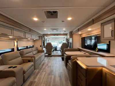 2027 Thor Motor Coach Hurricane photo 3