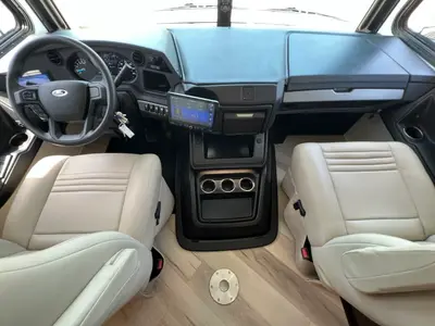 2027 Fleetwood Bounder photo 2