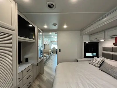 2027 Fleetwood Bounder photo 19
